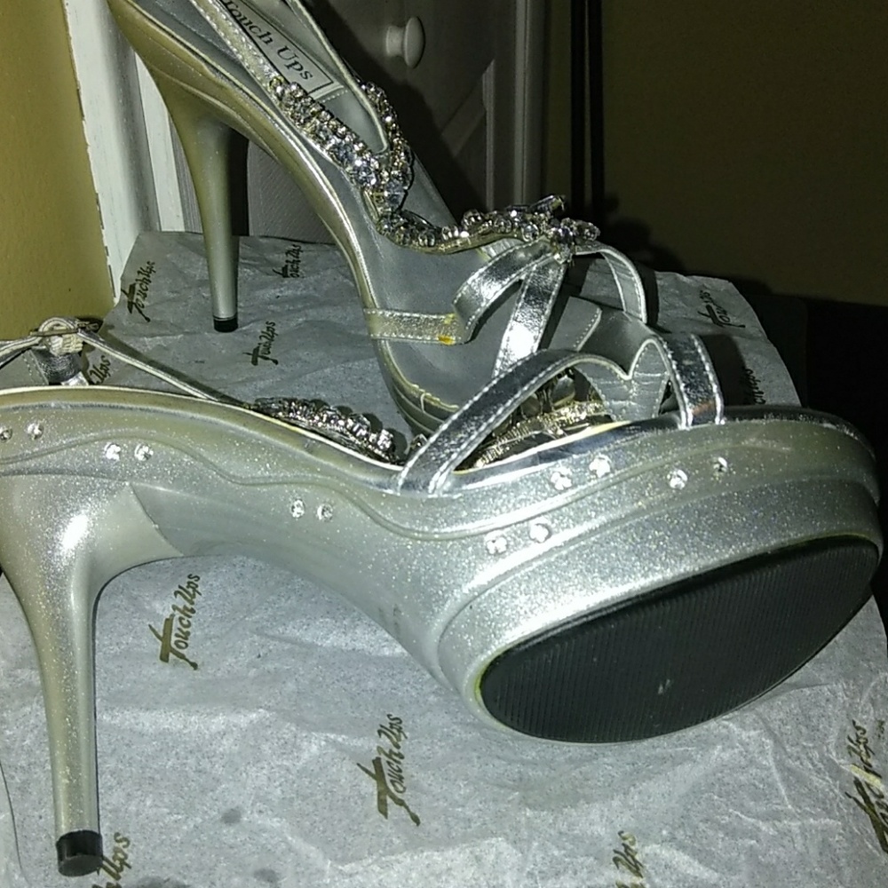 Shoes - Picture 2 of 3